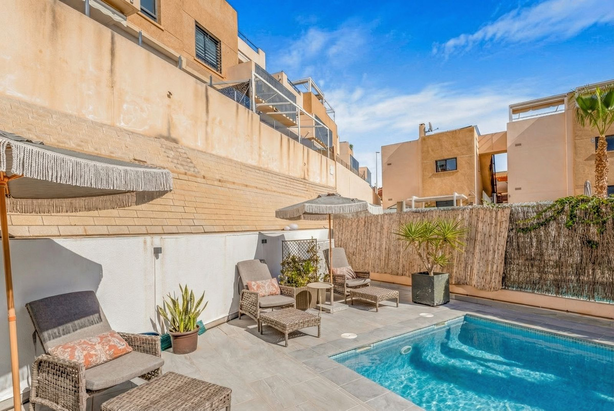 For sale - 3 Bedroom 2 Bathroom House - Detached Villa in Orihuela - La Zenia  - Alicante