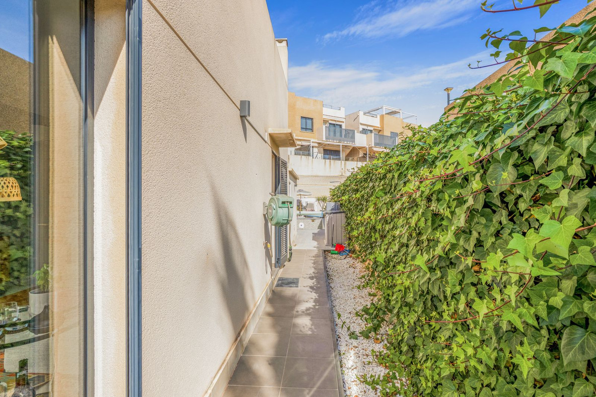For sale - 3 Bedroom 2 Bathroom House - Detached Villa in Orihuela - La Zenia  - Alicante