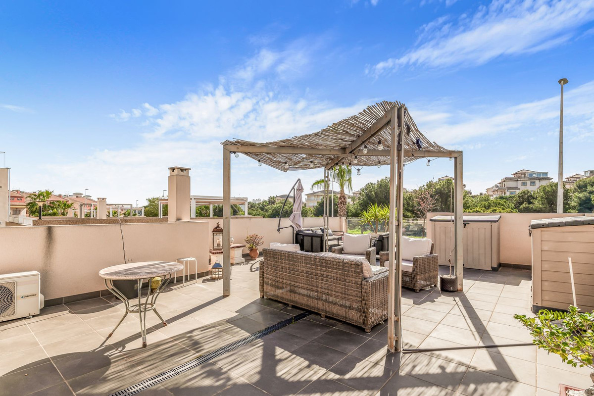 For sale - 3 Bedroom 2 Bathroom House - Detached Villa in Orihuela - La Zenia  - Alicante