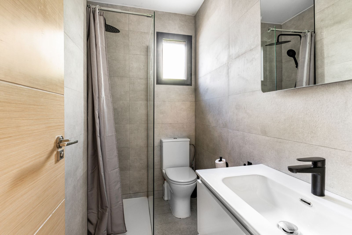 For sale - 3 Bedroom 2 Bathroom House - Detached Villa in Orihuela - La Zenia  - Alicante