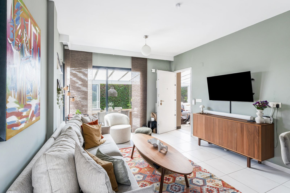 For sale - 3 Bedroom 2 Bathroom House - Detached Villa in Orihuela - La Zenia  - Alicante