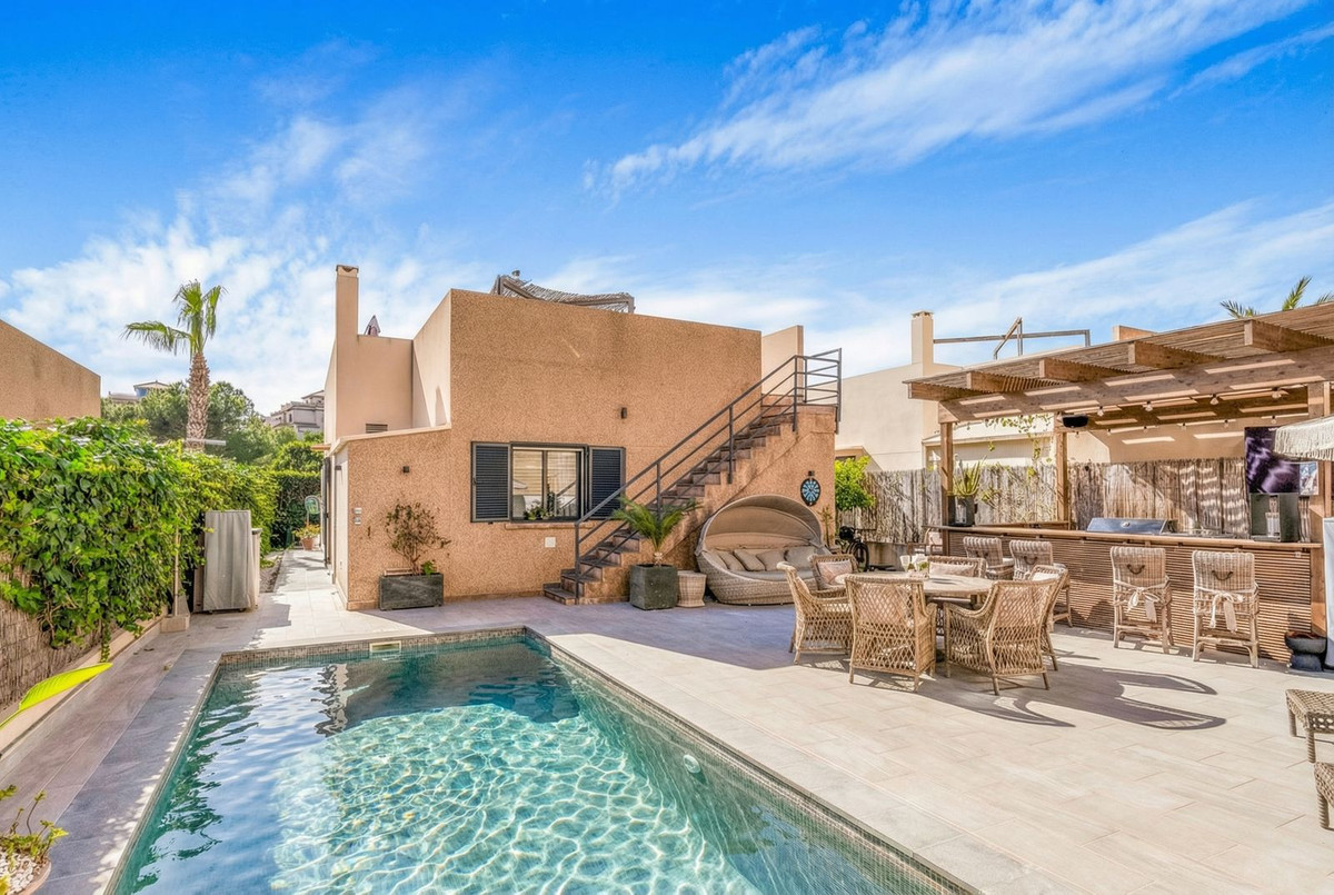 For sale - 3 Bedroom 2 Bathroom House - Detached Villa in Orihuela - La Zenia  - Alicante