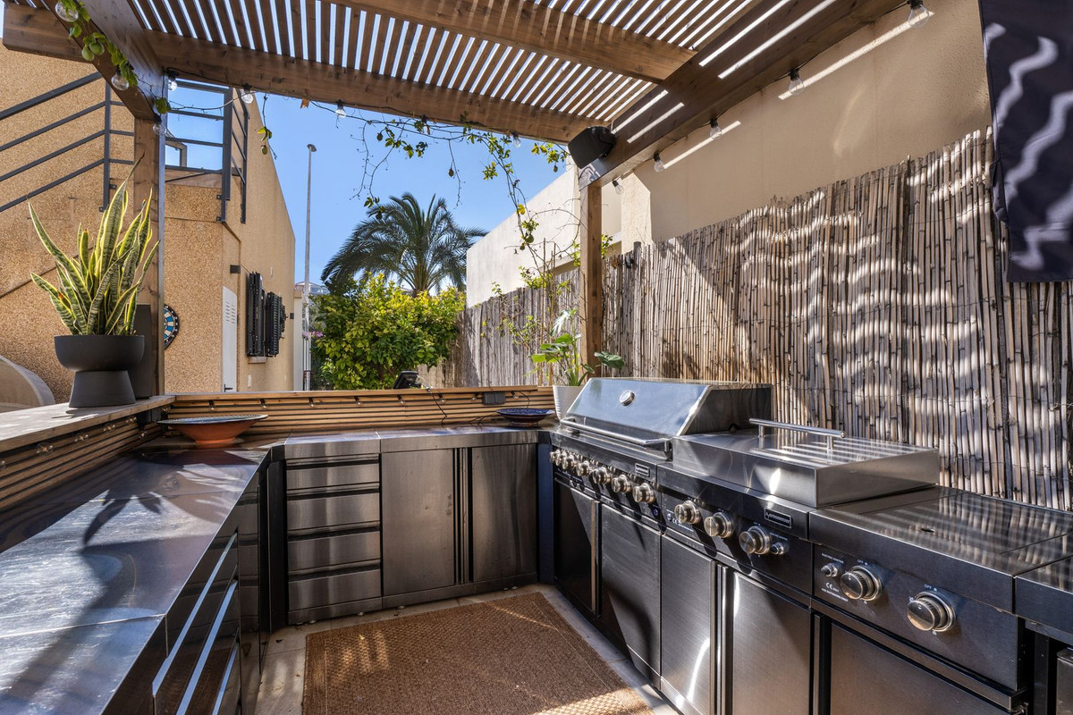 For sale - 3 Bedroom 2 Bathroom House - Detached Villa in Orihuela - La Zenia  - Alicante