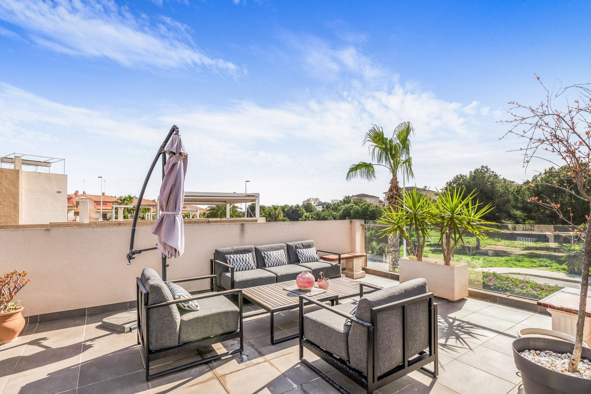 For sale - 3 Bedroom 2 Bathroom House - Detached Villa in Orihuela - La Zenia  - Alicante