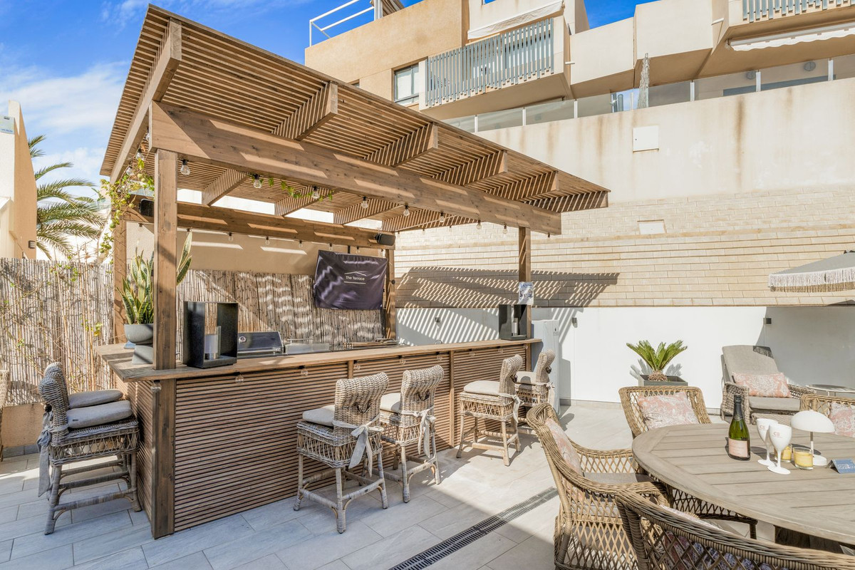 For sale - 3 Bedroom 2 Bathroom House - Detached Villa in Orihuela - La Zenia  - Alicante