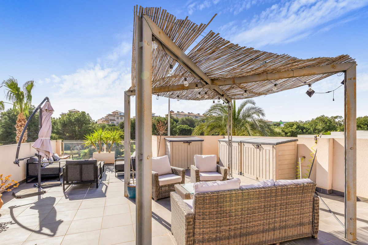 For sale - 3 Bedroom 2 Bathroom House - Detached Villa in Orihuela - La Zenia  - Alicante