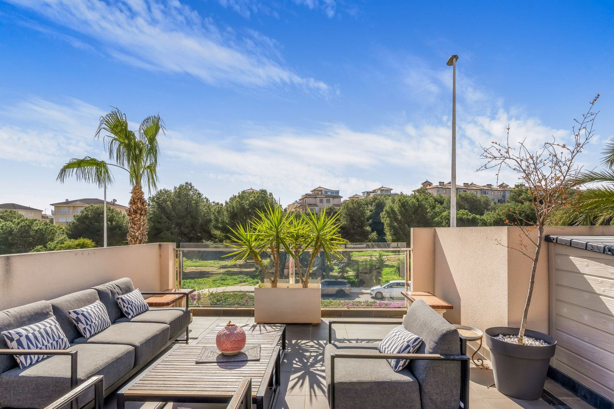 For sale - 3 Bedroom 2 Bathroom House - Detached Villa in Orihuela - La Zenia  - Alicante