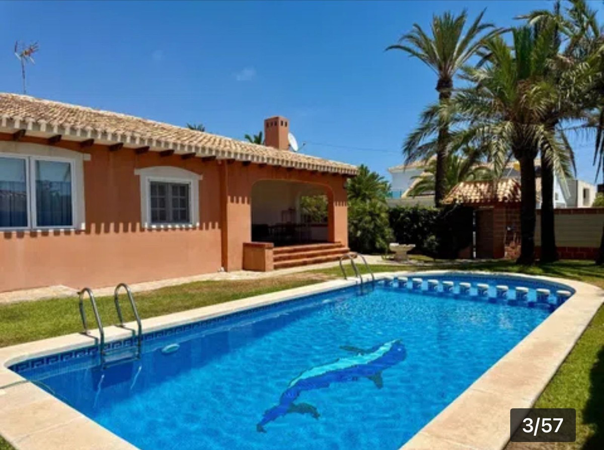 For sale - 4 Bedroom 4 Bathroom House - Detached Villa in Orihuela - Cabo Roig  - Alicante