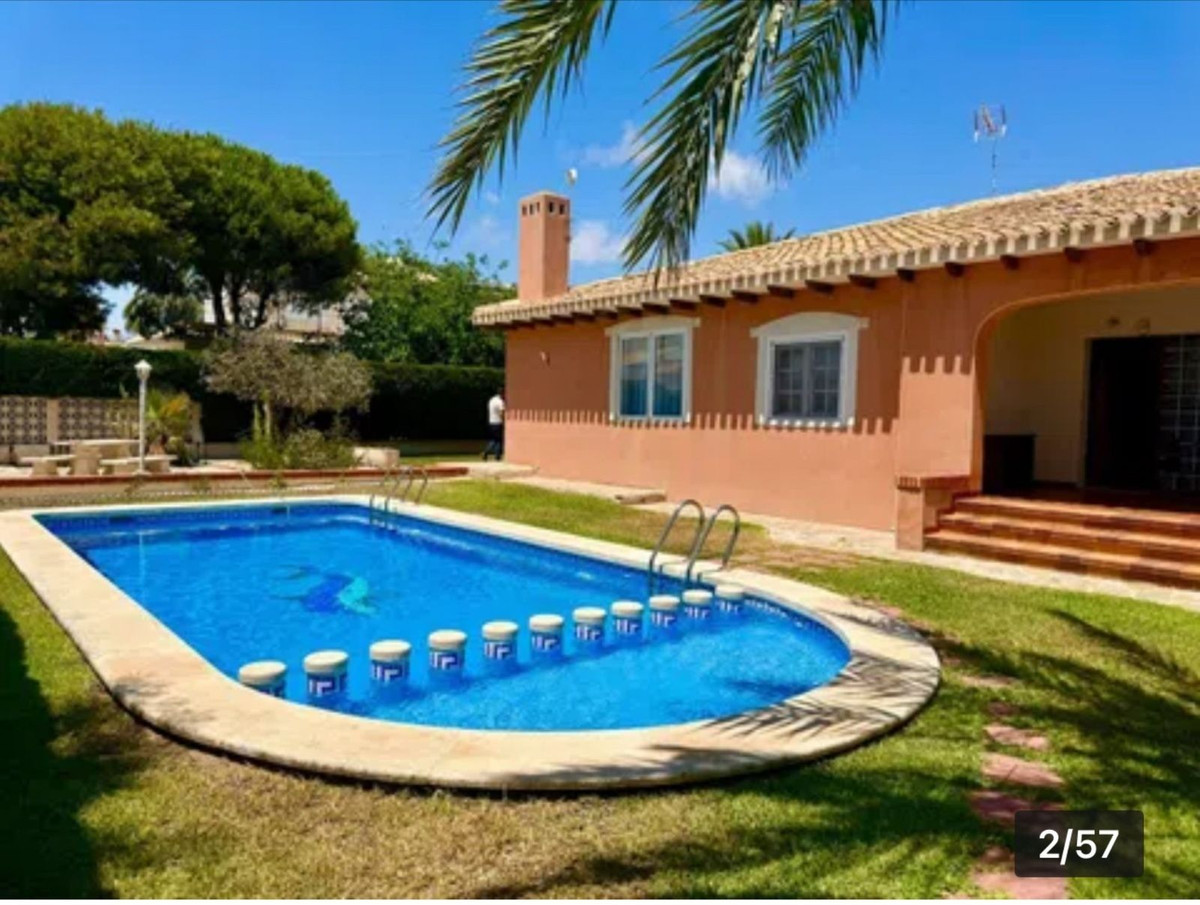 For sale - 4 Bedroom 4 Bathroom House - Detached Villa in Orihuela - Cabo Roig  - Alicante