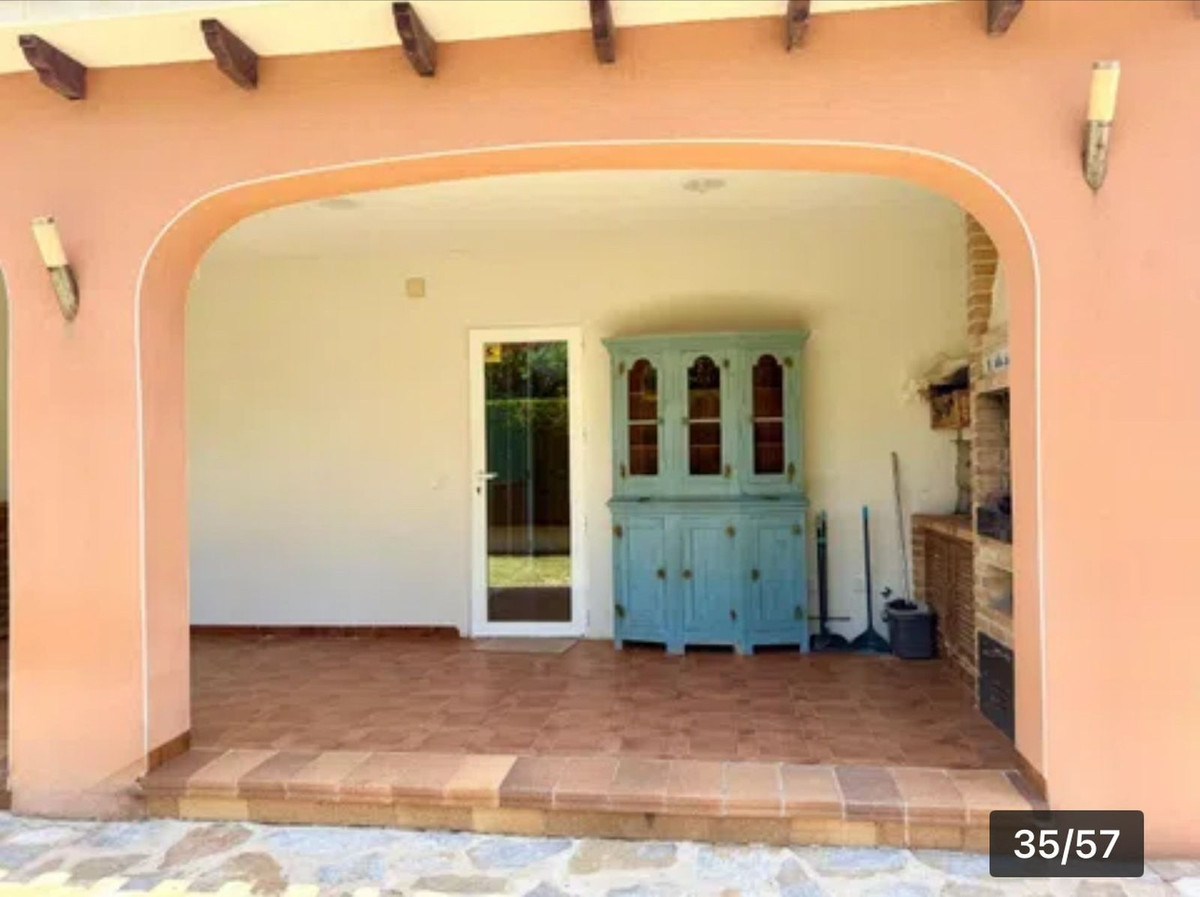 For sale - 4 Bedroom 4 Bathroom House - Detached Villa in Orihuela - Cabo Roig  - Alicante