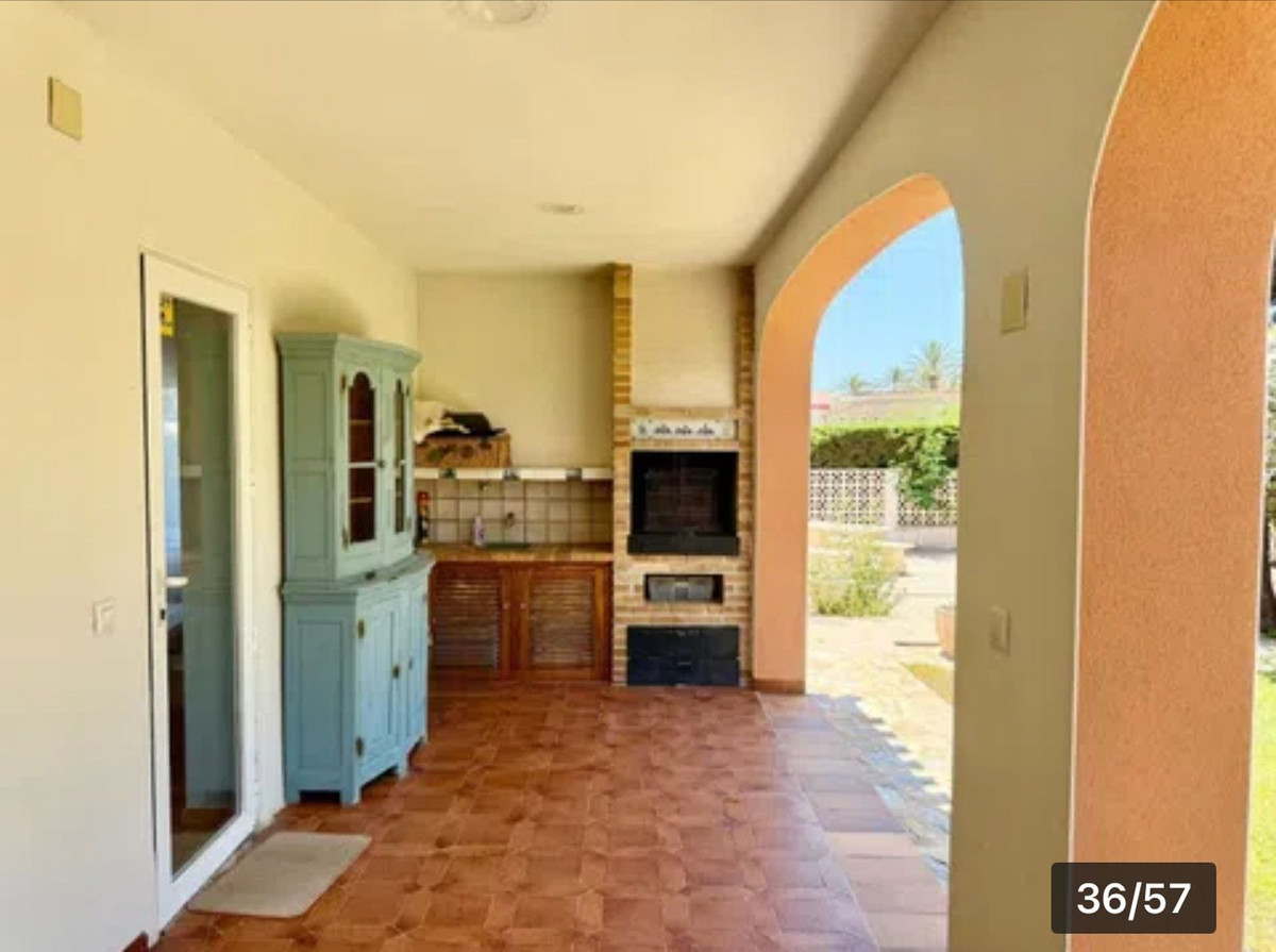 For sale - 4 Bedroom 4 Bathroom House - Detached Villa in Orihuela - Cabo Roig  - Alicante