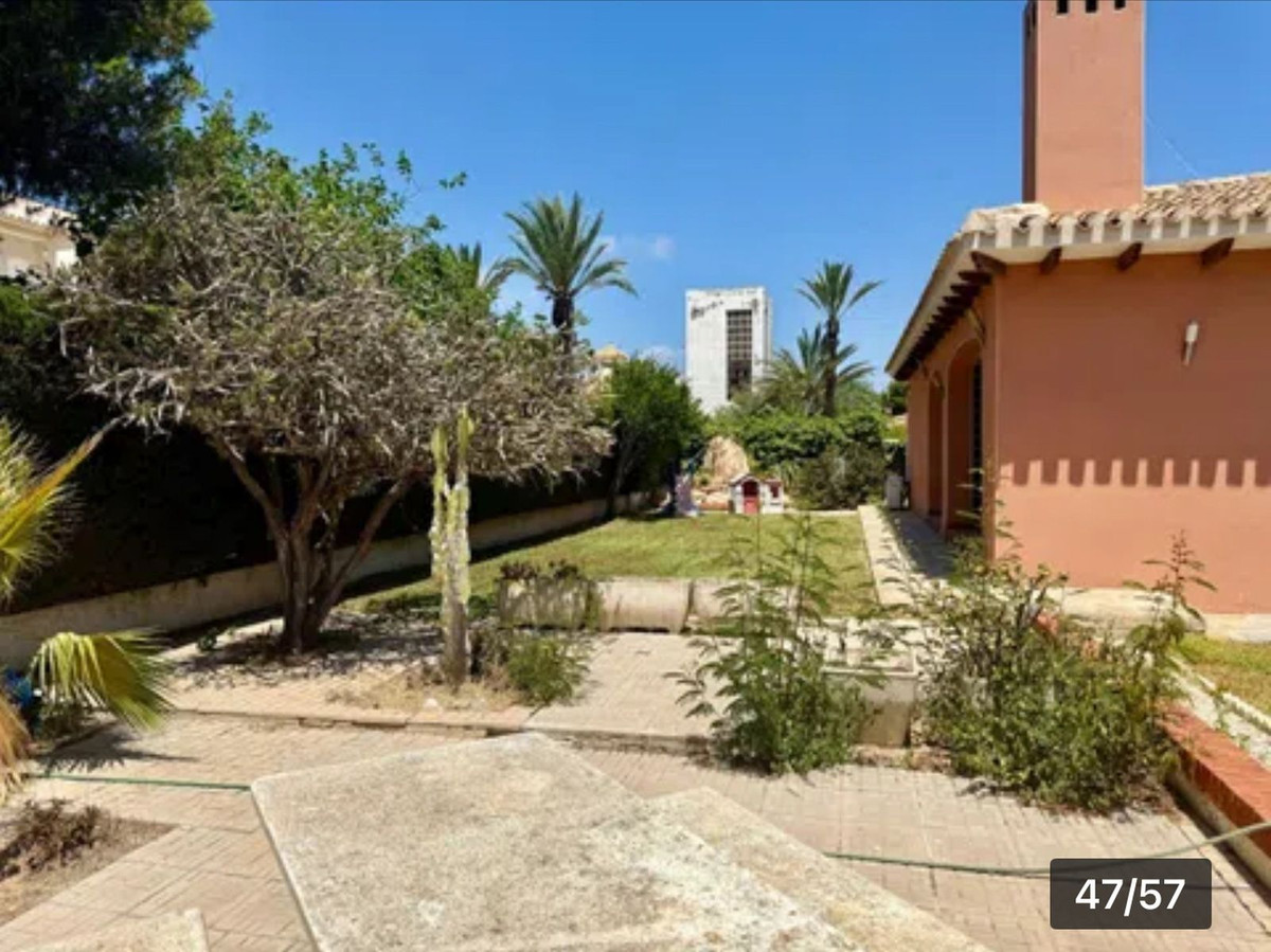 For sale - 4 Bedroom 4 Bathroom House - Detached Villa in Orihuela - Cabo Roig  - Alicante