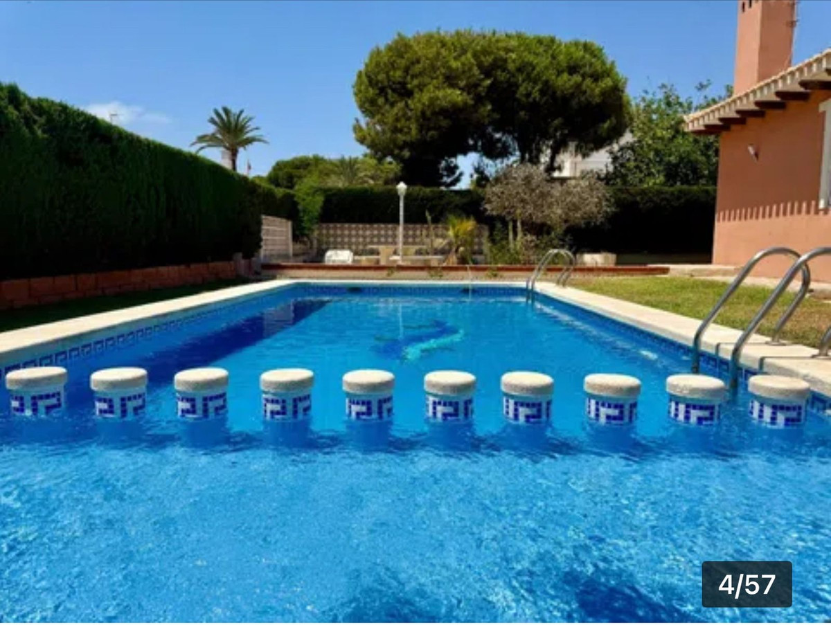 For sale - 4 Bedroom 4 Bathroom House - Detached Villa in Orihuela - Cabo Roig  - Alicante