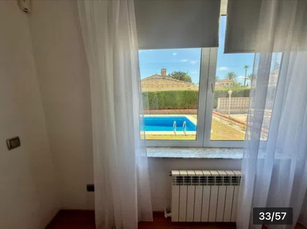 For sale - 4 Bedroom 4 Bathroom House - Detached Villa in Orihuela - Cabo Roig  - Alicante