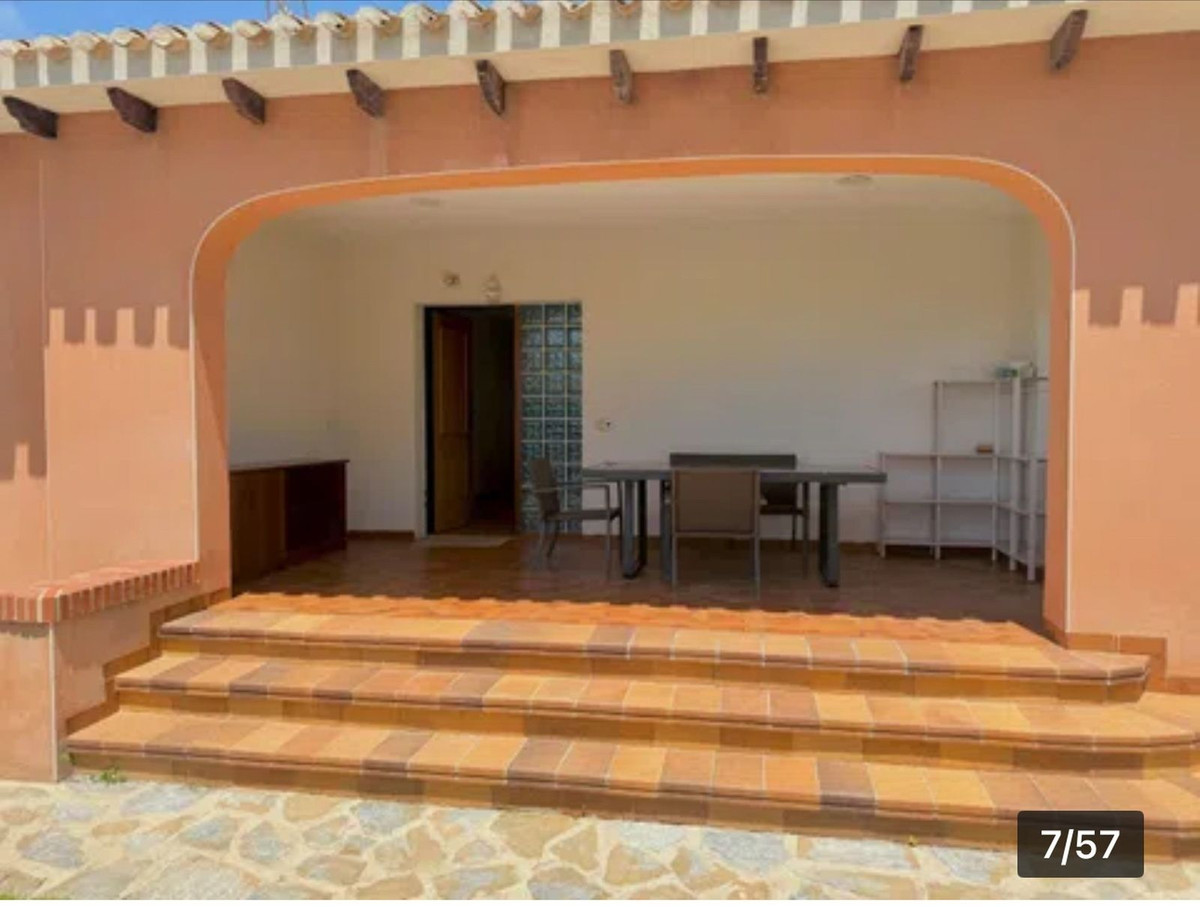 For sale - 4 Bedroom 4 Bathroom House - Detached Villa in Orihuela - Cabo Roig  - Alicante
