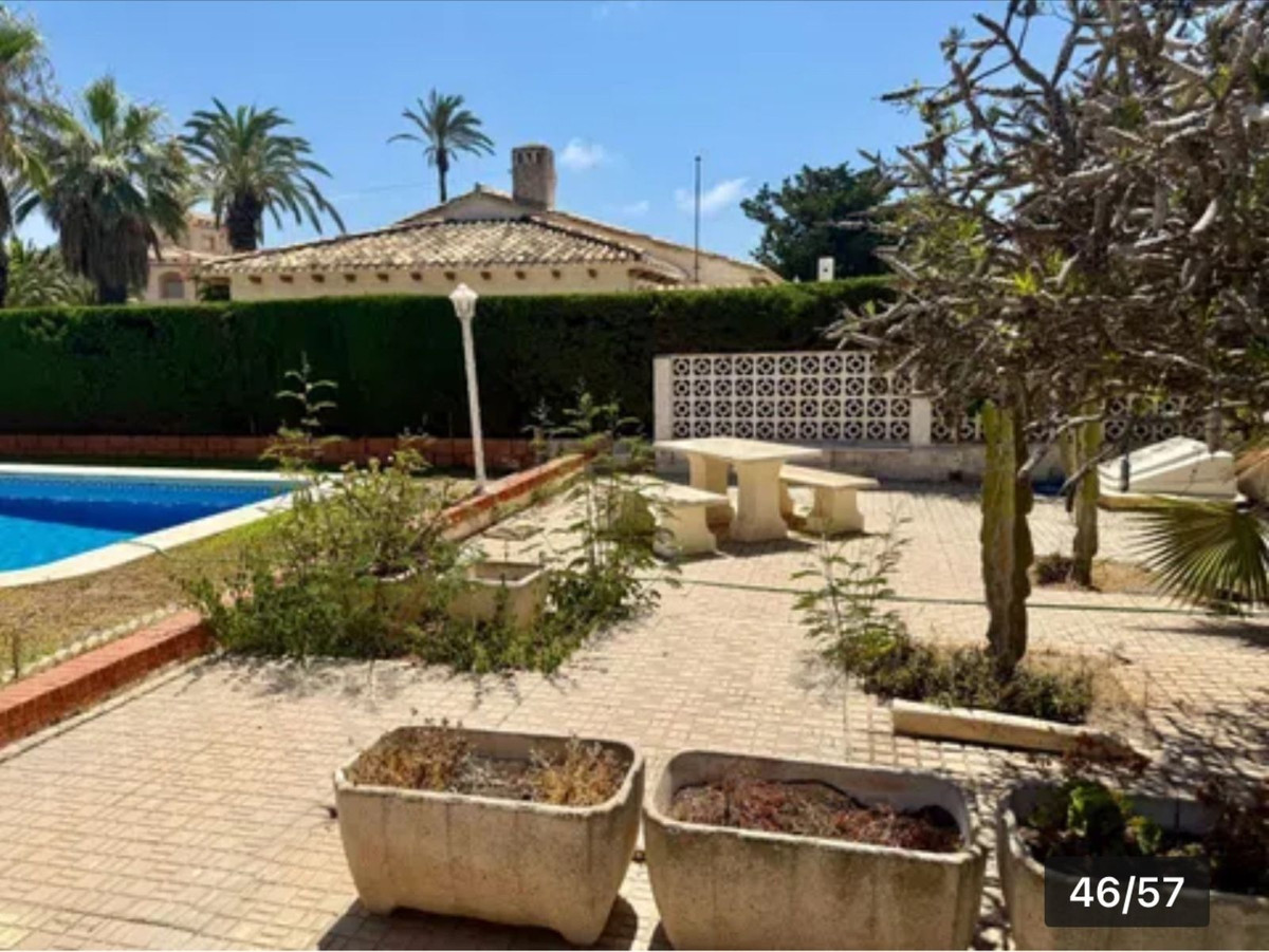For sale - 4 Bedroom 4 Bathroom House - Detached Villa in Orihuela - Cabo Roig  - Alicante
