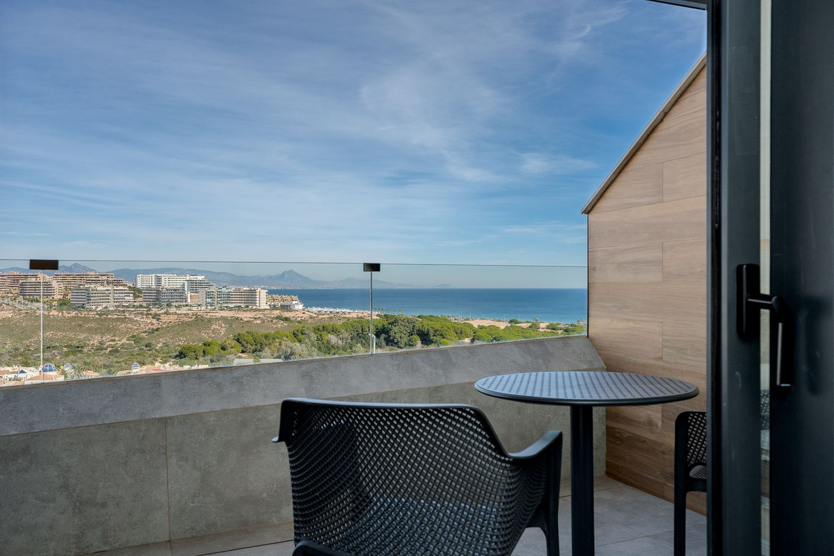 For sale - 3 Bedroom 2 Bathroom Apartment - Penthouse in Santa Pola - Gran Alacant  - Alicante