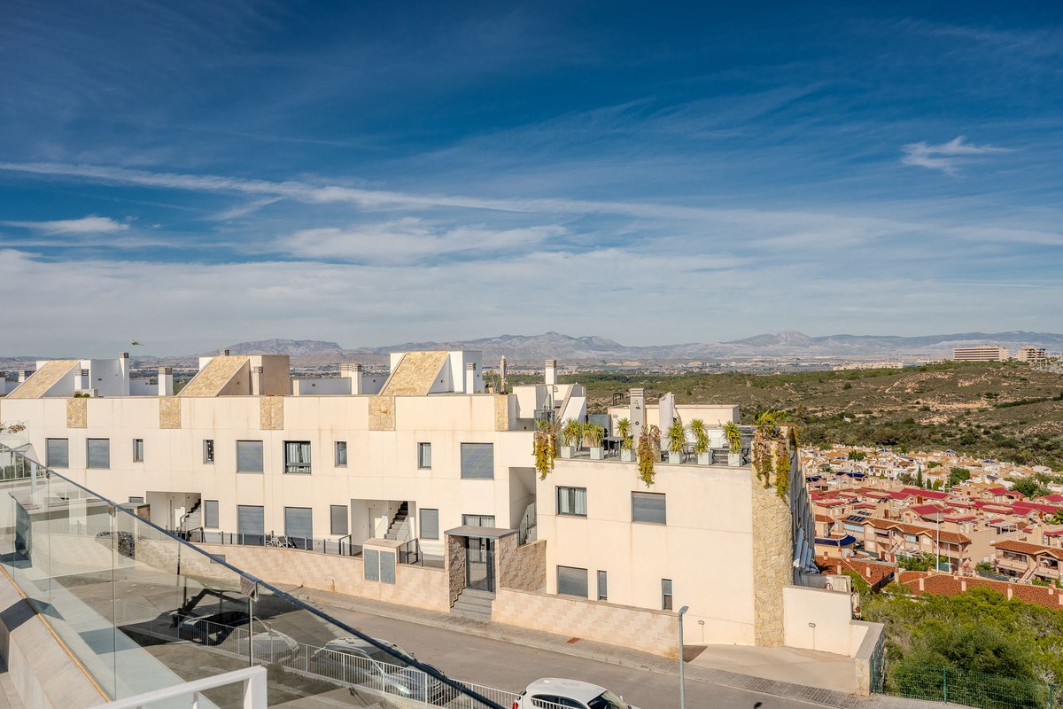 For sale - 3 Bedroom 2 Bathroom Apartment - Penthouse in Santa Pola - Gran Alacant  - Alicante