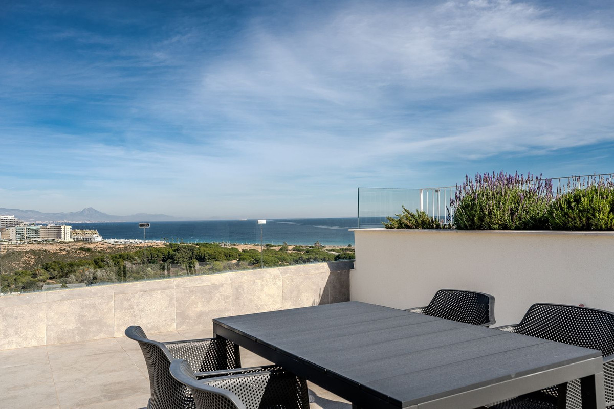For sale - 3 Bedroom 2 Bathroom Apartment - Penthouse in Santa Pola - Gran Alacant  - Alicante