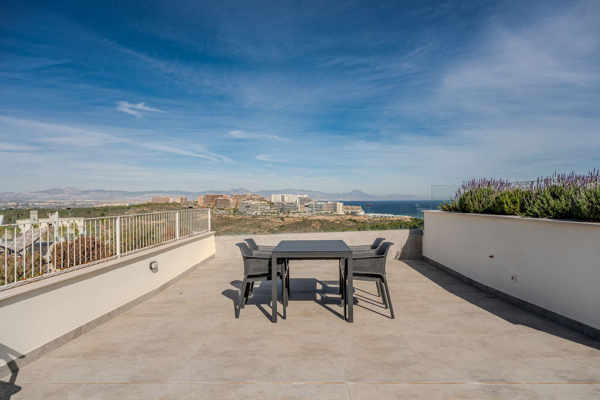 For sale - 3 Bedroom 2 Bathroom Apartment - Penthouse in Santa Pola - Gran Alacant  - Alicante