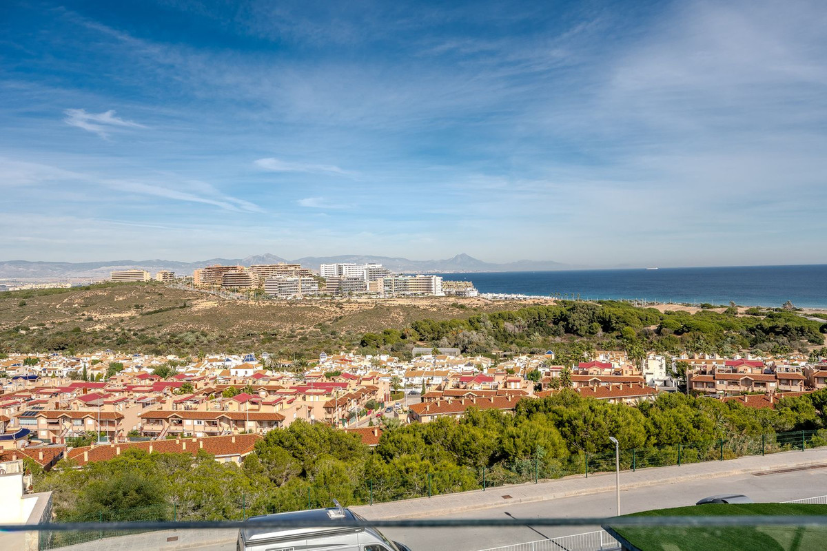 For sale - 3 Bedroom 2 Bathroom Apartment - Penthouse in Santa Pola - Gran Alacant  - Alicante