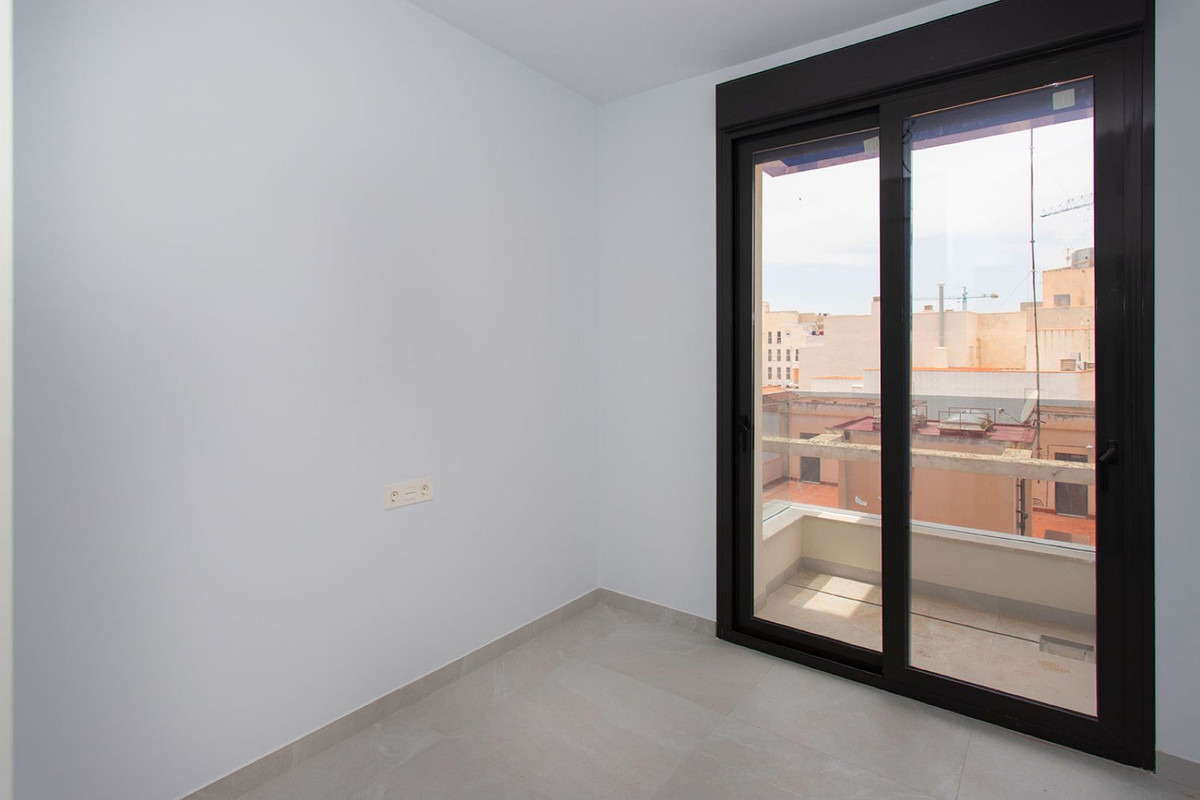 For sale - 2 Bedroom 2 Bathroom Apartment - Middle Floor Apartment in Torrevieja - Torrevieja Centro  - Alicante