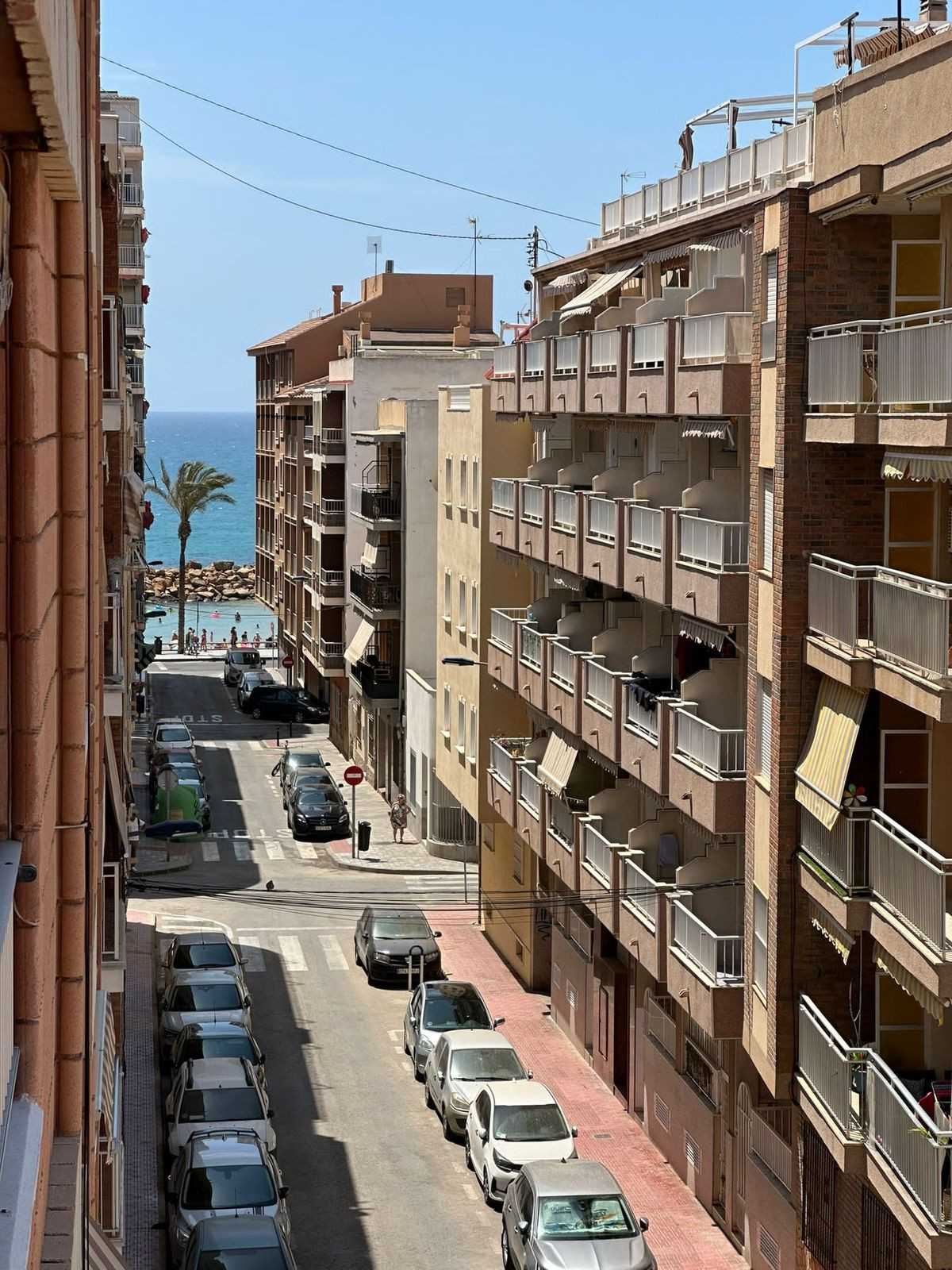 For sale - 2 Bedroom 2 Bathroom Apartment - Middle Floor Apartment in Torrevieja - Torrevieja Centro  - Alicante