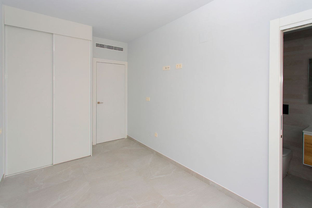 For sale - 2 Bedroom 2 Bathroom Apartment - Middle Floor Apartment in Torrevieja - Torrevieja Centro  - Alicante