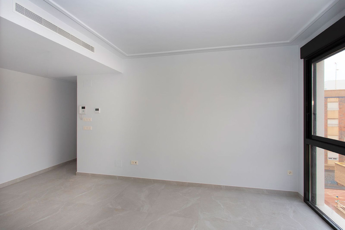 For sale - 2 Bedroom 2 Bathroom Apartment - Middle Floor Apartment in Torrevieja - Torrevieja Centro  - Alicante