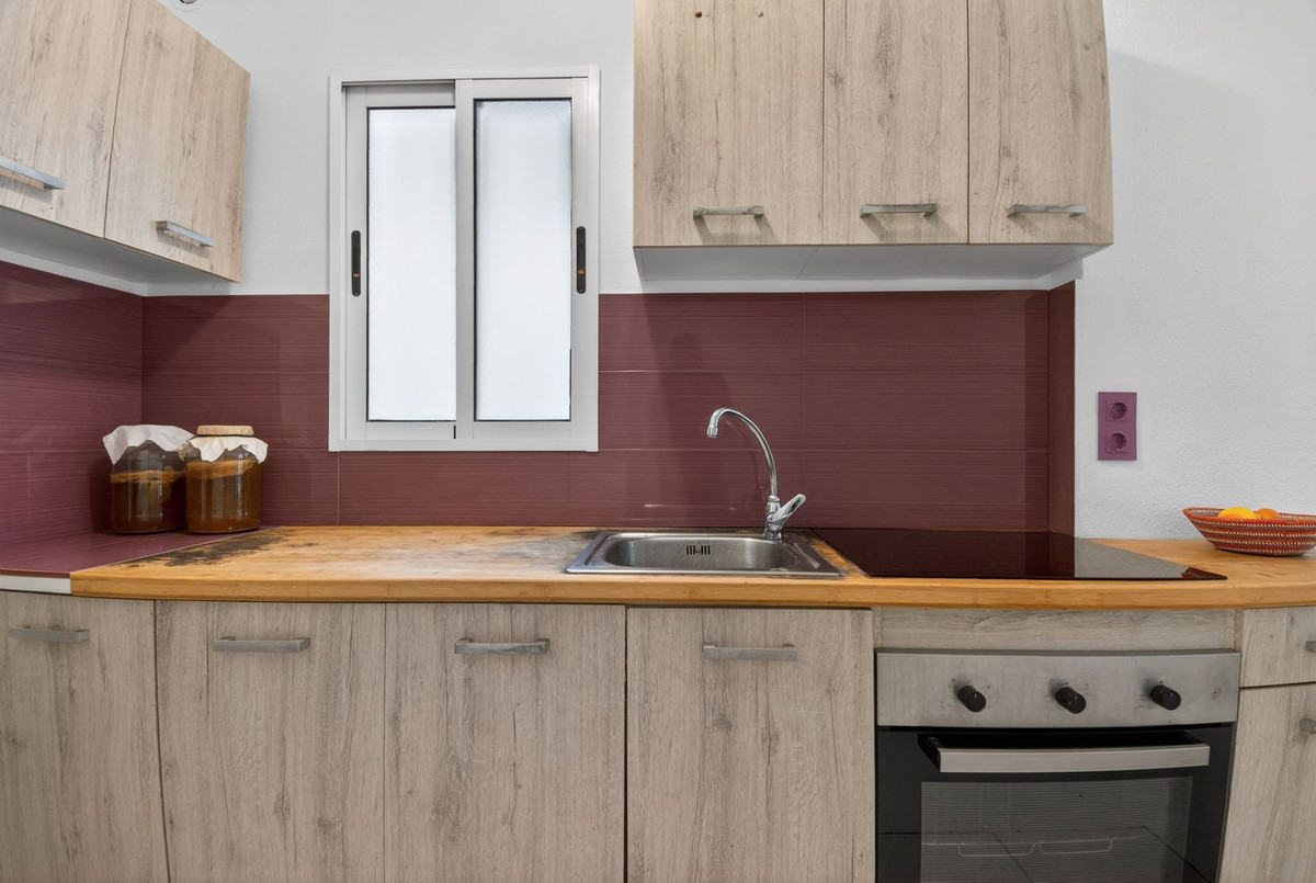 For sale - 2 Bedroom 1 Bathroom Apartment - Top Floor Apartment in Torrevieja - Torrevieja Centro  - Alicante