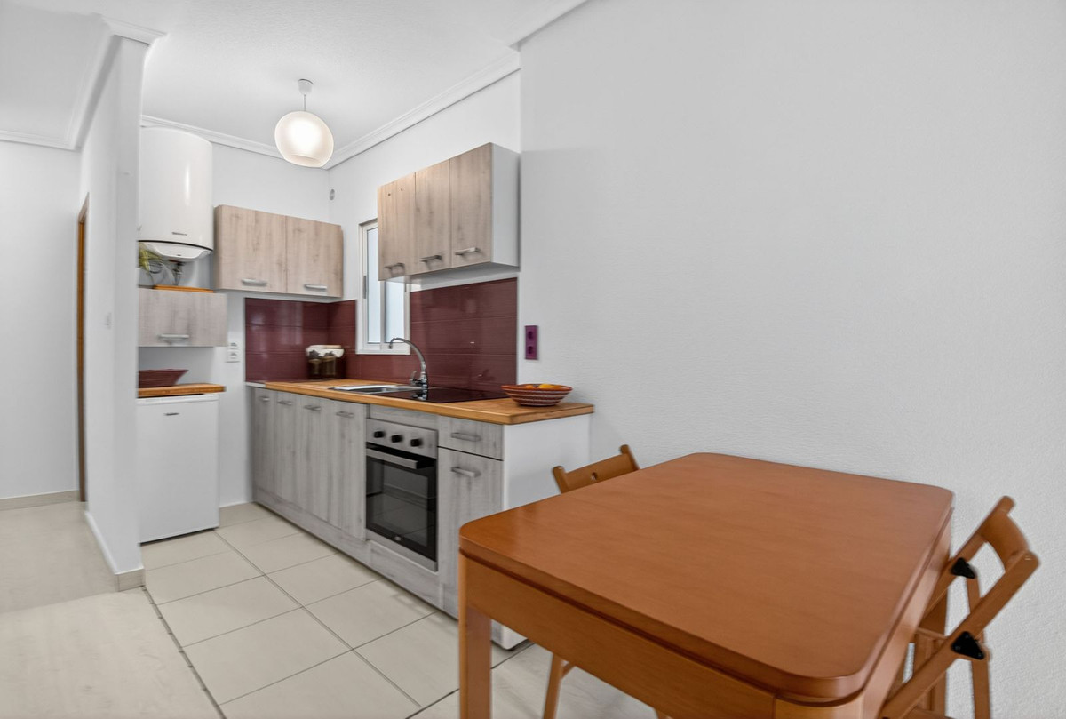 For sale - 2 Bedroom 1 Bathroom Apartment - Top Floor Apartment in Torrevieja - Torrevieja Centro  - Alicante