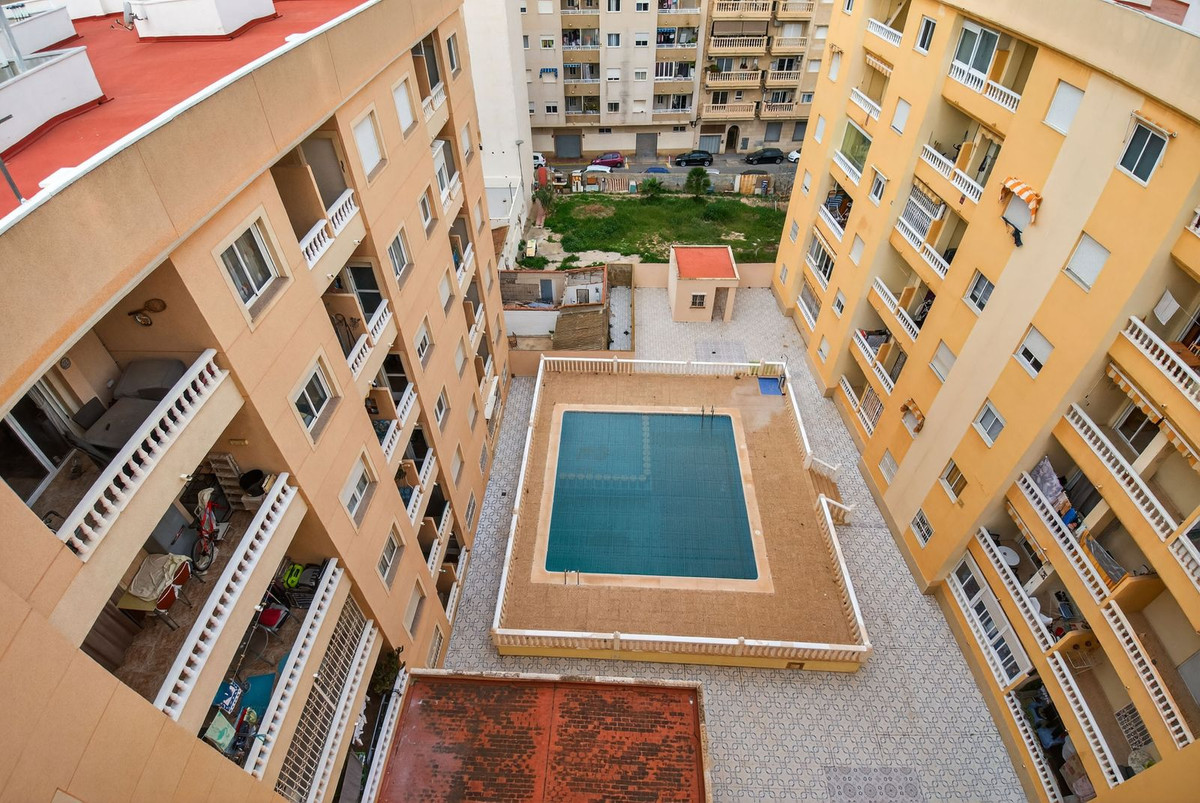 For sale - 2 Bedroom 1 Bathroom Apartment - Top Floor Apartment in Torrevieja - Torrevieja Centro  - Alicante