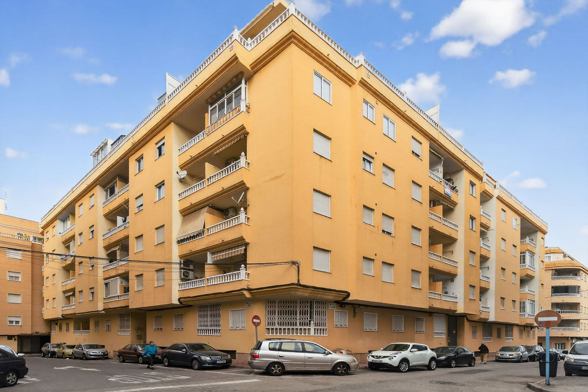 For sale - 2 Bedroom 1 Bathroom Apartment - Top Floor Apartment in Torrevieja - Torrevieja Centro  - Alicante