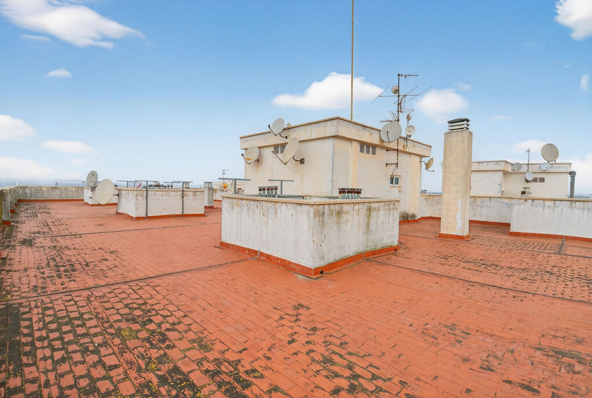 For sale - 2 Bedroom 1 Bathroom Apartment - Top Floor Apartment in Torrevieja - Torrevieja Centro  - Alicante