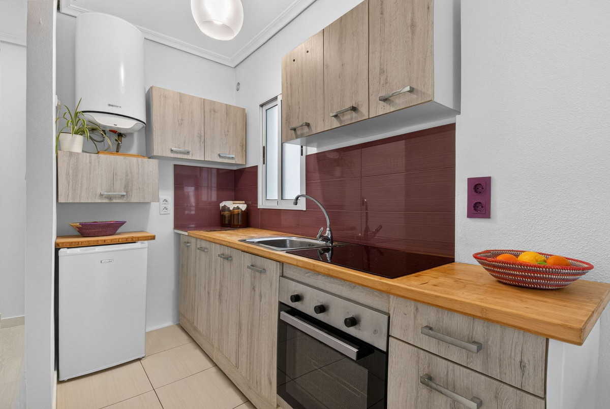 For sale - 2 Bedroom 1 Bathroom Apartment - Top Floor Apartment in Torrevieja - Torrevieja Centro  - Alicante