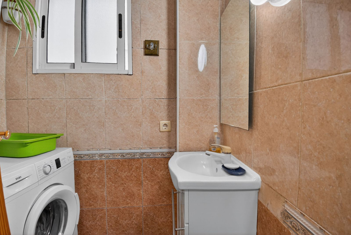 For sale - 2 Bedroom 1 Bathroom Apartment - Top Floor Apartment in Torrevieja - Torrevieja Centro  - Alicante