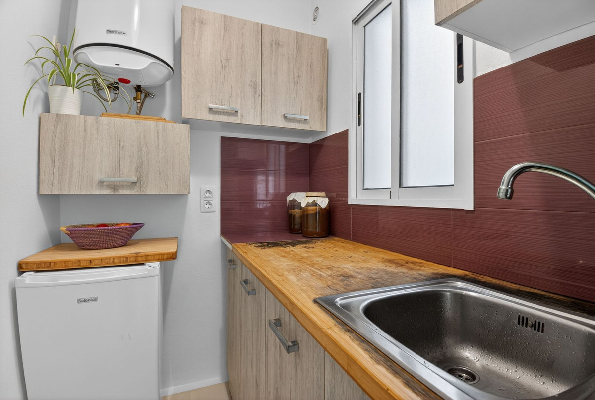 For sale - 2 Bedroom 1 Bathroom Apartment - Top Floor Apartment in Torrevieja - Torrevieja Centro  - Alicante