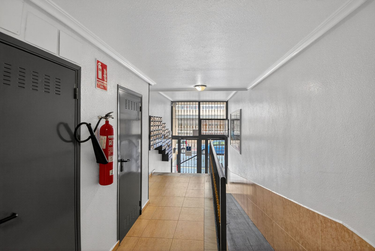 For sale - 2 Bedroom 1 Bathroom Apartment - Top Floor Apartment in Torrevieja - Torrevieja Centro  - Alicante