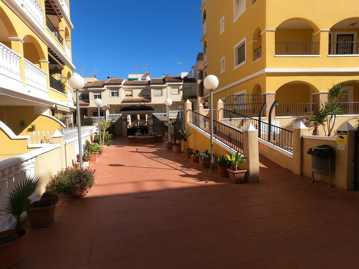 For sale - 2 Bedroom 1 Bathroom Apartment - Middle Floor Apartment in Algorfa - Algorfa Centro  - Alicante