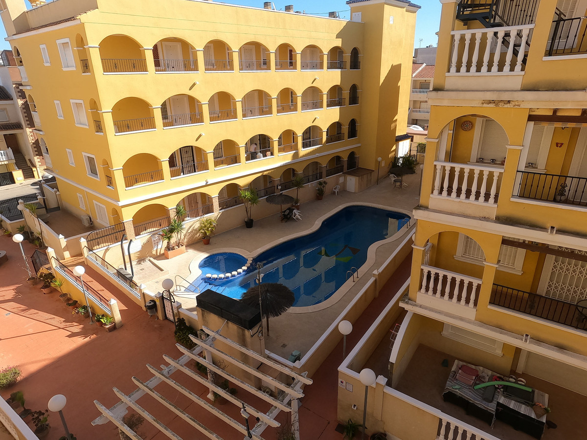 For sale - 2 Bedroom 1 Bathroom Apartment - Middle Floor Apartment in Algorfa - Algorfa Centro  - Alicante