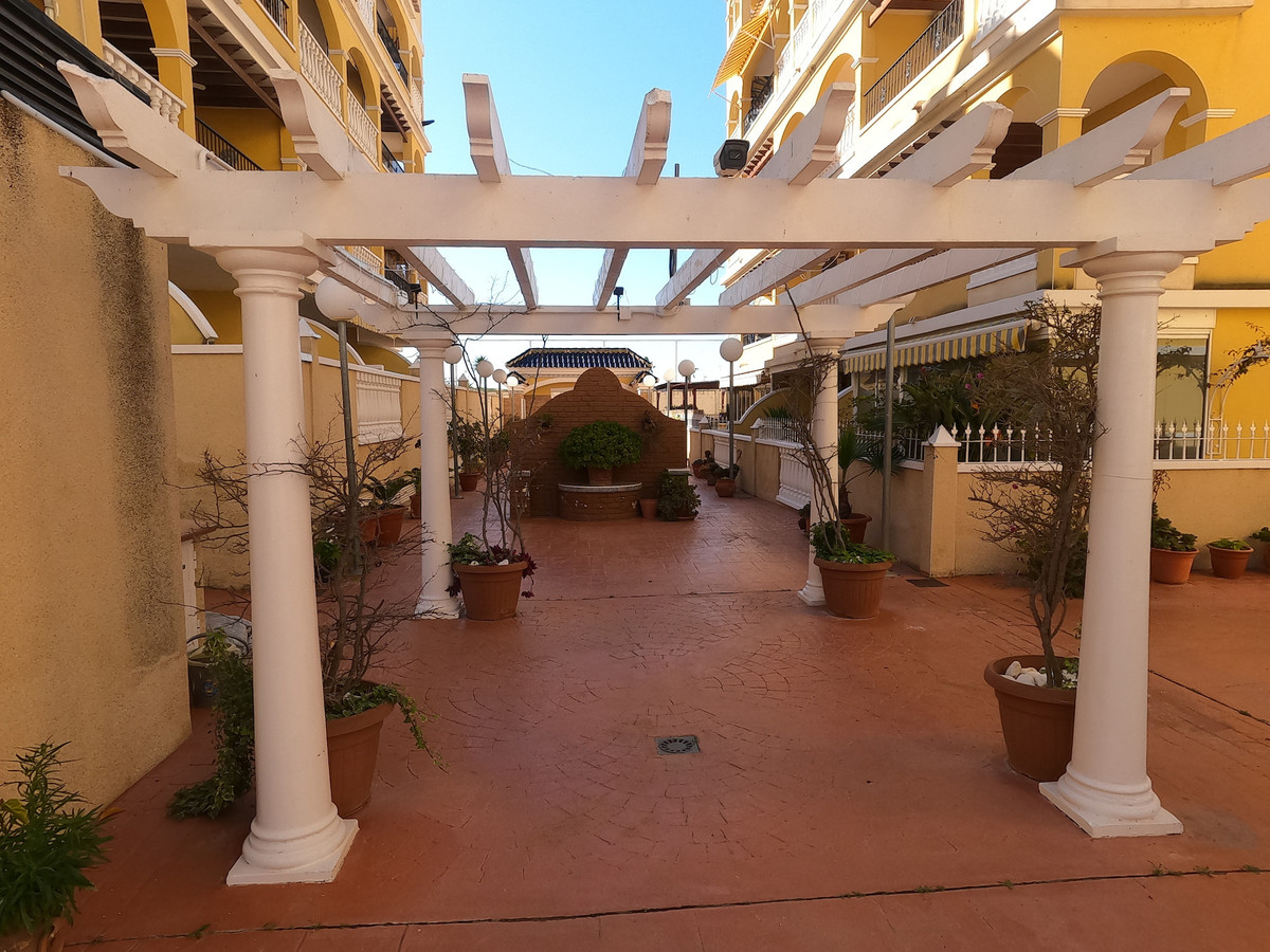 For sale - 2 Bedroom 1 Bathroom Apartment - Middle Floor Apartment in Algorfa - Algorfa Centro  - Alicante