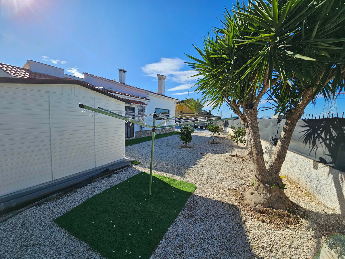 For sale - 4 Bedroom 4 Bathroom House - Detached Villa in San Fulgencio - San Fulgencio Centro  - Alicante