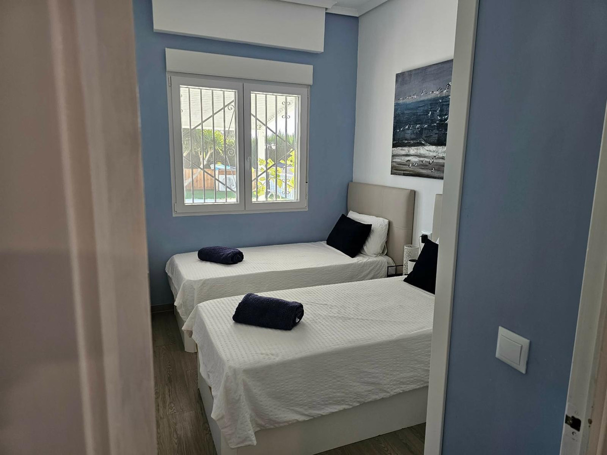 For sale - 4 Bedroom 4 Bathroom House - Detached Villa in San Fulgencio - San Fulgencio Centro  - Alicante