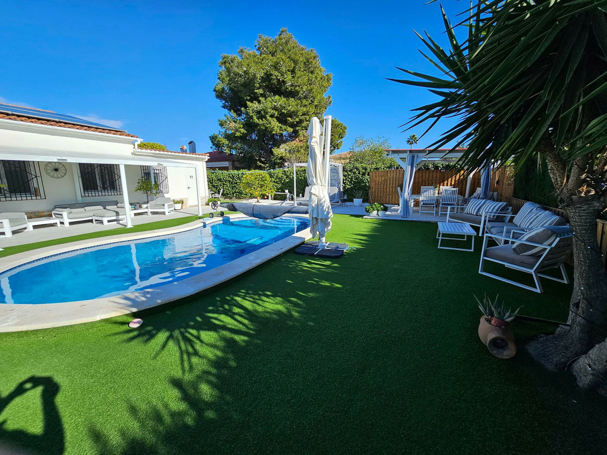 For sale - 4 Bedroom 4 Bathroom House - Detached Villa in San Fulgencio - San Fulgencio Centro  - Alicante
