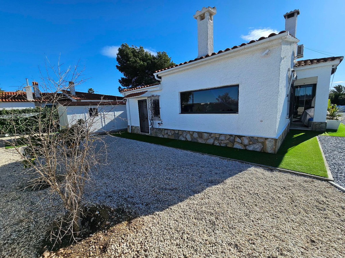 For sale - 4 Bedroom 4 Bathroom House - Detached Villa in San Fulgencio - San Fulgencio Centro  - Alicante