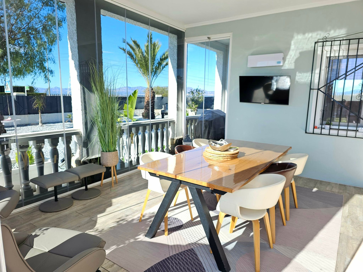 For sale - 4 Bedroom 4 Bathroom House - Detached Villa in San Fulgencio - San Fulgencio Centro  - Alicante