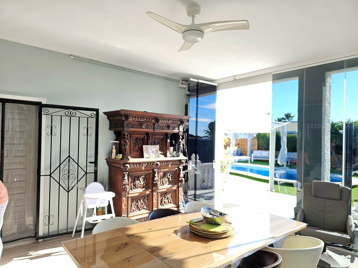 For sale - 4 Bedroom 4 Bathroom House - Detached Villa in San Fulgencio - San Fulgencio Centro  - Alicante