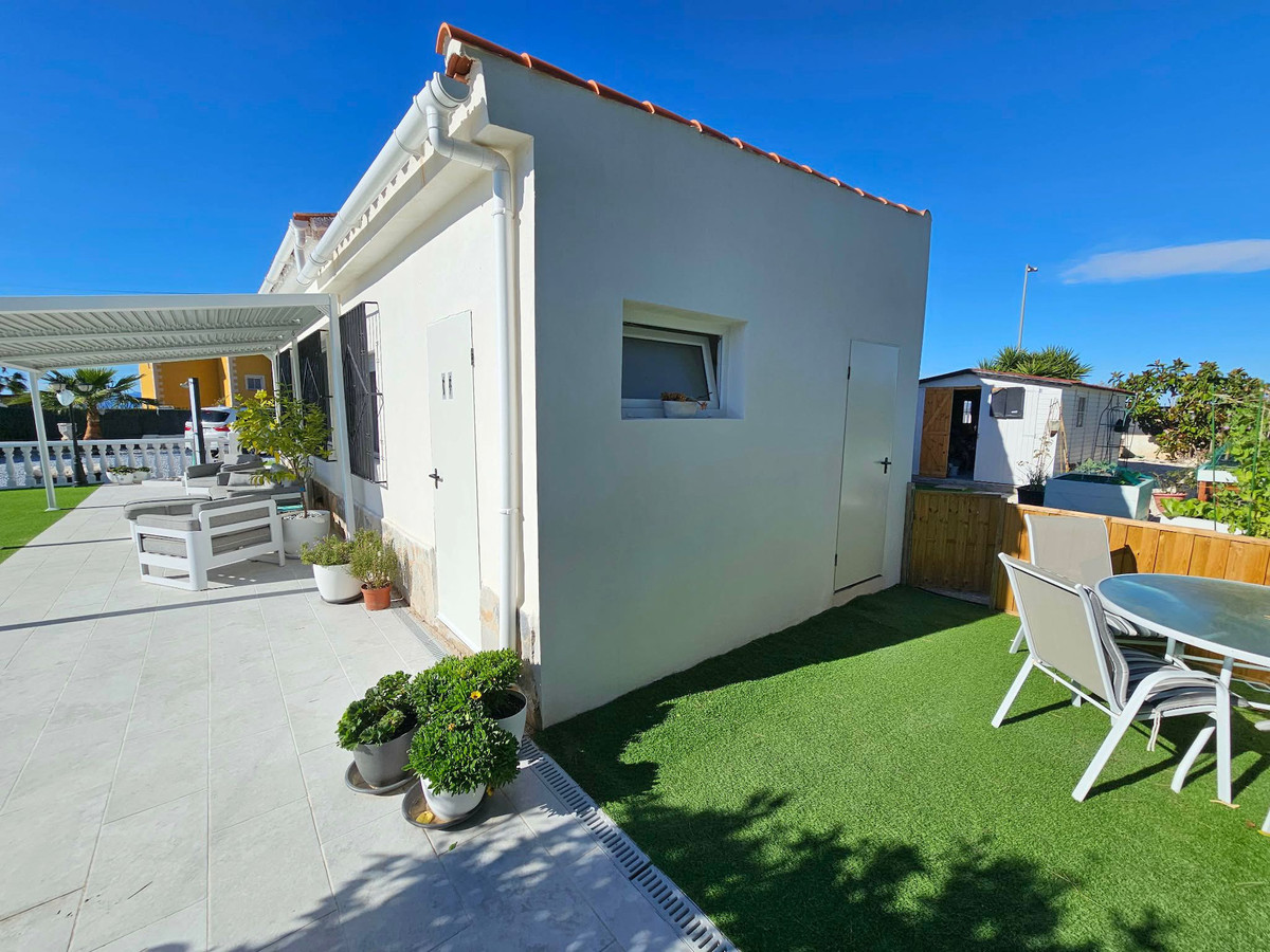 For sale - 4 Bedroom 4 Bathroom House - Detached Villa in San Fulgencio - San Fulgencio Centro  - Alicante