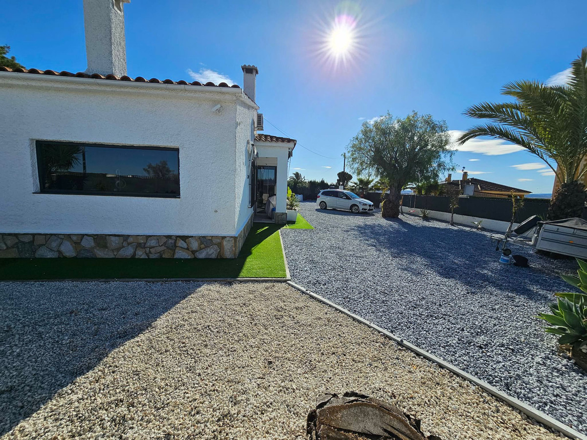 For sale - 4 Bedroom 4 Bathroom House - Detached Villa in San Fulgencio - San Fulgencio Centro  - Alicante