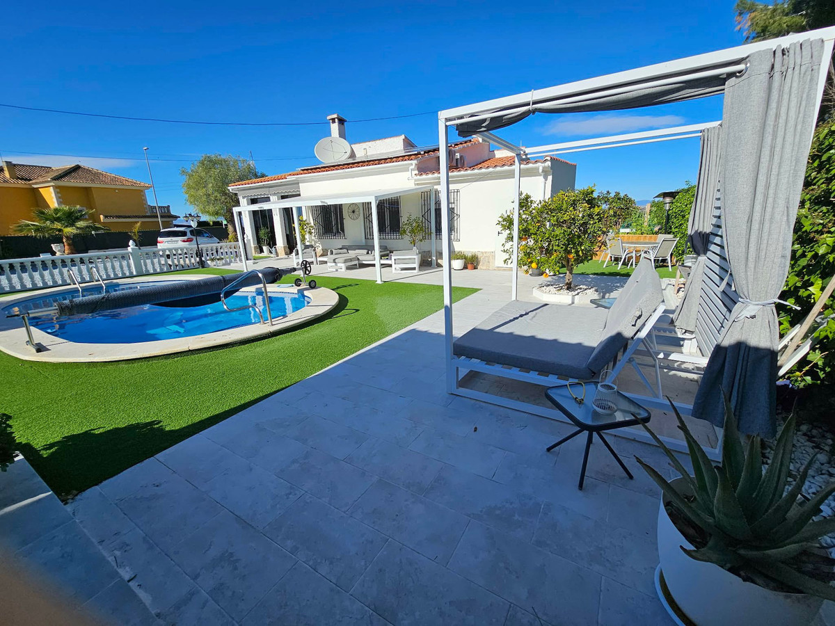 For sale - 4 Bedroom 4 Bathroom House - Detached Villa in San Fulgencio - San Fulgencio Centro  - Alicante